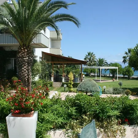 Batis Hotel Livanátai